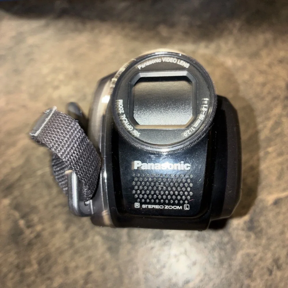 Panasonic SDR-H60P Handheld Camcorder Black 50x Zoom for Parts Or Repair W/bag